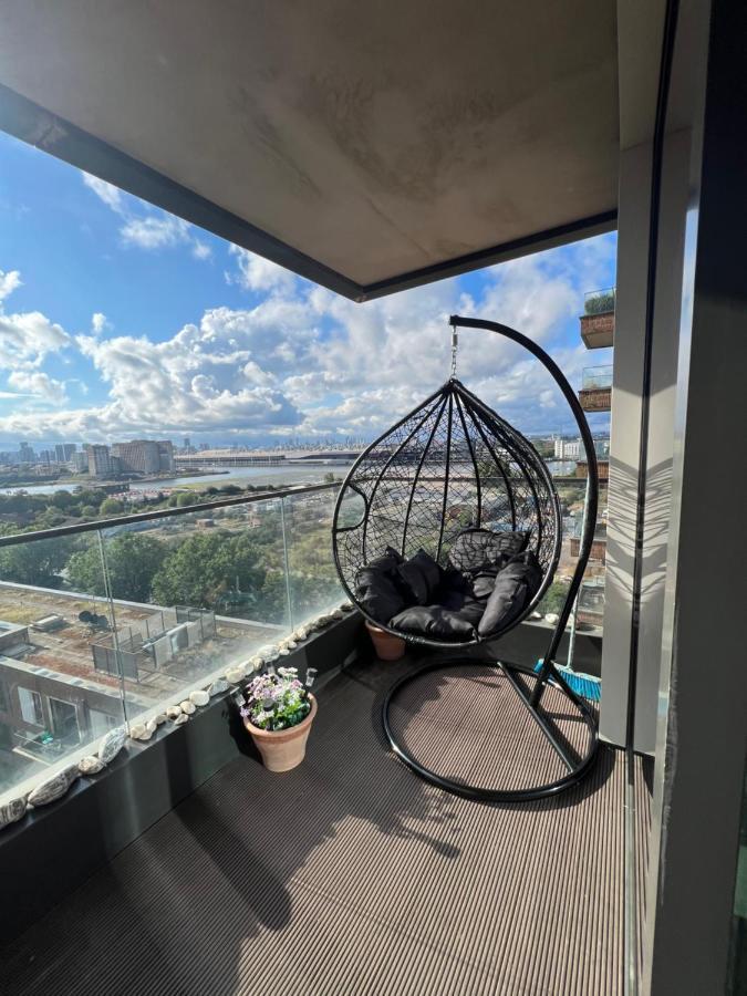 Cityscape Serenity: 10Th Floor Oasis Near City Airport, Excel & 02 Leilighet London Eksteriør bilde
