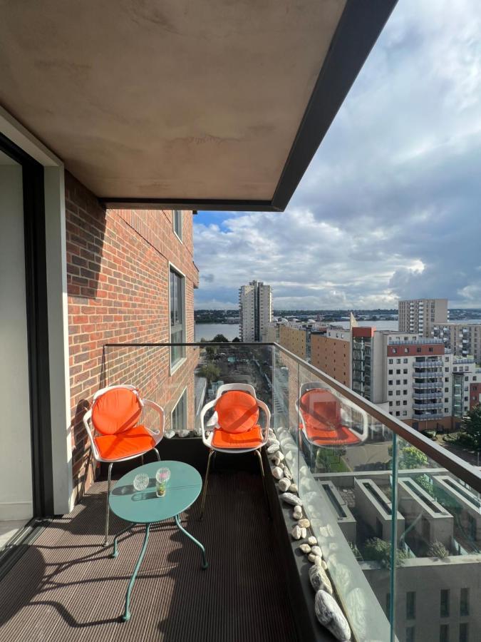Cityscape Serenity: 10Th Floor Oasis Near City Airport, Excel & 02 Leilighet London Eksteriør bilde